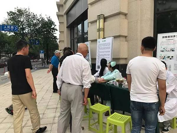 别人"满月"都摆酒庆祝 它却在海宁社区做了这样的事&hellip;