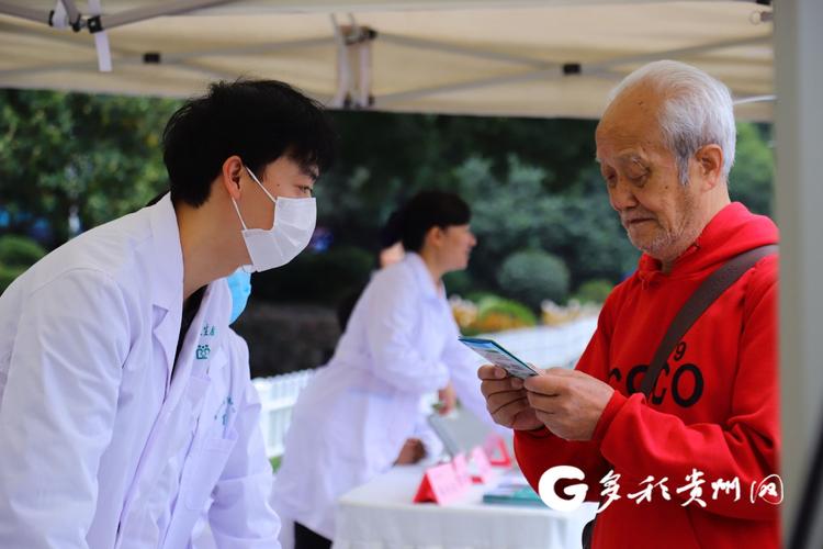 为老年人提供健康咨询服务